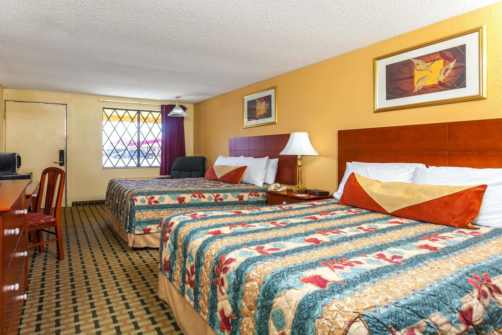 Knights Inn - Seymour Bagian luar foto